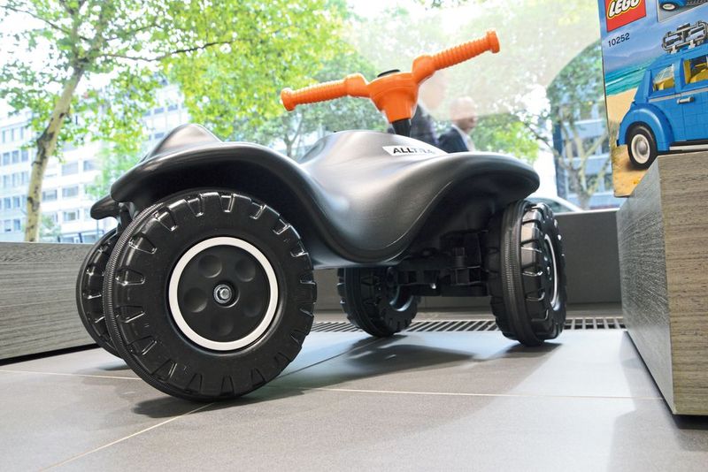 ... und das teilweise auch mit Accessoires, die ganz unterschiedliche Zielgruppen ansprechen. (Bild: Achter/»kfz-betrieb«)