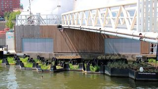 Die Audi Stiftung für Umwelt fördert schwimmende Inseln der Recycled Island Foundation aus ehemaligem Plastik. Auf dem One Young World-Summit wird auch ein Audi-Stipendiat der Organisation aus den Niederlanden teilnehmen, um das Umweltprojekt dort weiterzuentwickeln. (Audi)