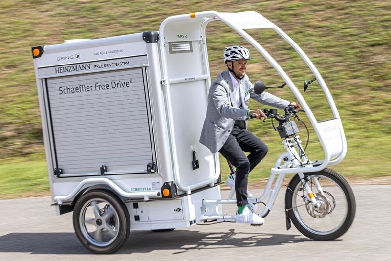 Logistikunternehmen und Lieferdienste nutzen E-Cargo-Bikes künftig verstärkt, um Lebensmittel, Postsendungen oder Medikamente in Innenstädten auszuliefern. (Bild: Schaeffler (Daniel Karmann))