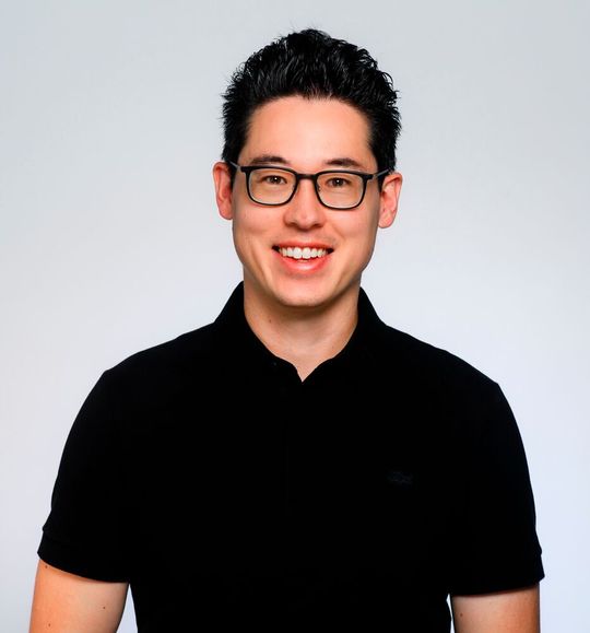 Prof. Dr. Dennis-Kenji Kipker studierte Rechtswissenschaft und Informatik und forscht als wissenschaftlicher Direktor des Cyberintelligence Institutes auch zu digitaler Resilienz im Kontext globaler Krisen mit einem Schwerpunkt auf chinesisches und US-amerikanisches IT-Recht. In dieser Funktion berät er die Bundesregierung, die Europäische Kommission und Unternehmen.(Bild:  cyberintelligence.institute)