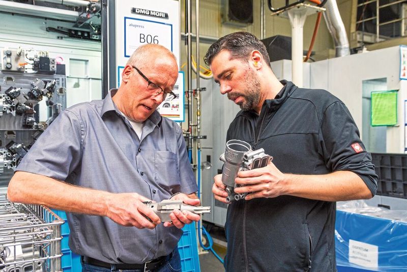 Mapal staff provide support direct on the machine. (Mapal)