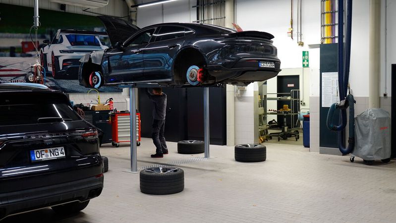 Auch nach dem Ende der Rädersaison im Dezember hatten die Betriebe noch alle Hände voll zu tun. (Bild:  Schreiner – VCG)