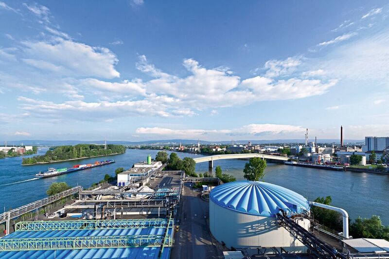 Als gemeinsames Pilotprojekt werden im Rahmen der Entwicklungskooperation zwischen Samson und Infraserv Wiesbaden die Prozesse der Biologischen Abwasserreinigungsanlage (BARA) des Industrieparks optimiert. (Infraserv Wiesbaden)