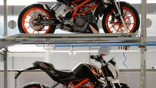 Ein Teil des Motorrad-Lagers bei KTM in Mattighofen... (Michel)