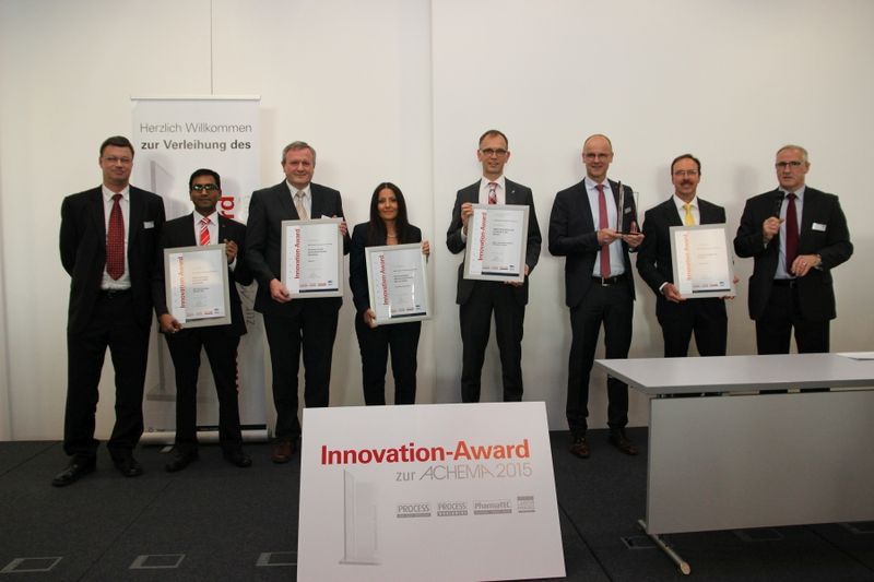 Die Gewinner und Short-List Kandidaten der Kategorie „MSR-Technik/Prozessautomatisierung“ (v.l.n.r.): Jörg Kempf, Neil Shah/ABB, Dipl.-Ing. Martin Müller/Phoenix Contact, Antonella Colucci/Endress+Hauser, Thomas Albers/Wago, Ulrich H. Hempen/Wago, Jürgen Skowaisa/Vega und Gerd Kielburger. (Bild: Schäffner/PROCESS)