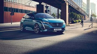 Unter den Teilnehmern werden atttraktive Preise verlost, als erster Preis wartet ein Peugeot New 308 SW GT PureTech 130 auf seinen neuen Besitzer. (Bild: Peugeot)