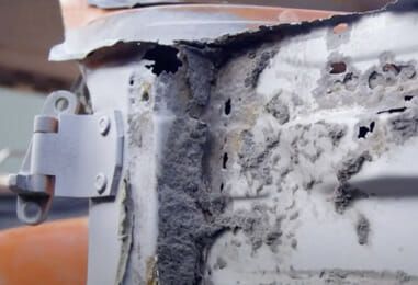 (Wiederherstellung der ursprünglichen Glätte des Fahrzeugs durch Sandstrahlen. Bild: Central Scanning)