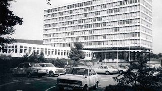 Vor 75 Jahren wurde das KBA ins Leben gerufen. Vor 74 Jahren bezog die Behörde Quartier in Flensburg. (Bild: KBA)