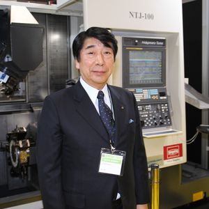 Mit der NTJ-100 lassen sich komplexe Werkstücke mit schrägen Bohrungen, Gewinden, Anfräsungen und Fräskonturen in einem Setup komplettfertigen, sagt Nakamura-Tome-Präsident Kenichi Nakamura.