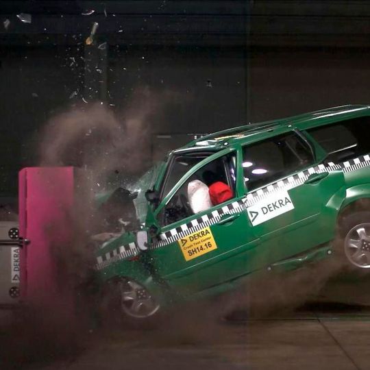 Die Sparte Unfallforschung kooperiert eng mit dem Crash-Test-Center der Dekra.(Bild:  Dekra)