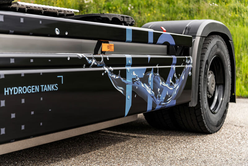 Den Wasserstoff wollen die Entwickler flüssig speichern, die Tanks dafür können kleiner und leichter sein als beim Speichern im gasförmigen Zustand. (Bild: Daimler Truck)