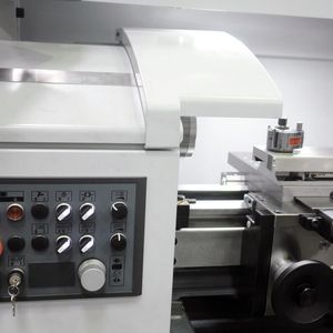 Die modular aufgebauten Befehls- und Meldegeräte Sirius Act von Siemens sind individuell konfigurierbar. Damit sind LED-Statusanzeigen in den Knebelschaltern einfach zu realisieren.