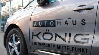 Neuer Standort im König-Reich: Die Autohaus-Gruppe hat in Berlin-Spandau (Am Juliusturm) ihren neuen Standort eingeweiht. (Baeuchle/»kfz-betrieb«)