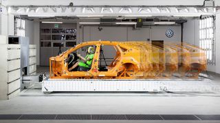 Volkswagen hat am Stammsitz in Wolfsburg eine neue Crashanlage in Betrieb genommen. (Volkswagen)