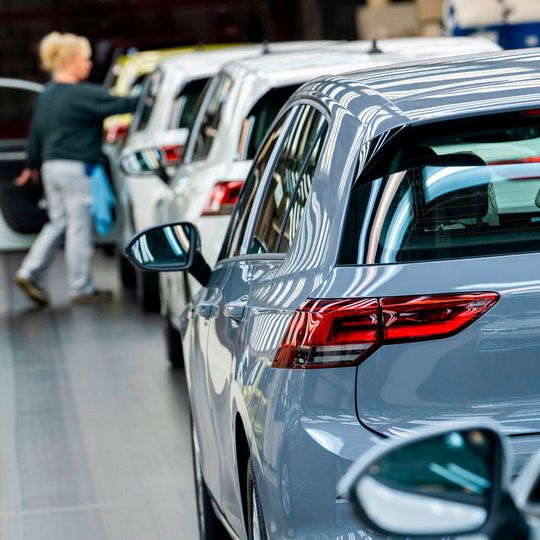 Will Volkswagen die Vorgaben der EU in Sachen CO2 erfüllen, müssen schnell Verbesserungen her.(Bild:  Volkswagen)