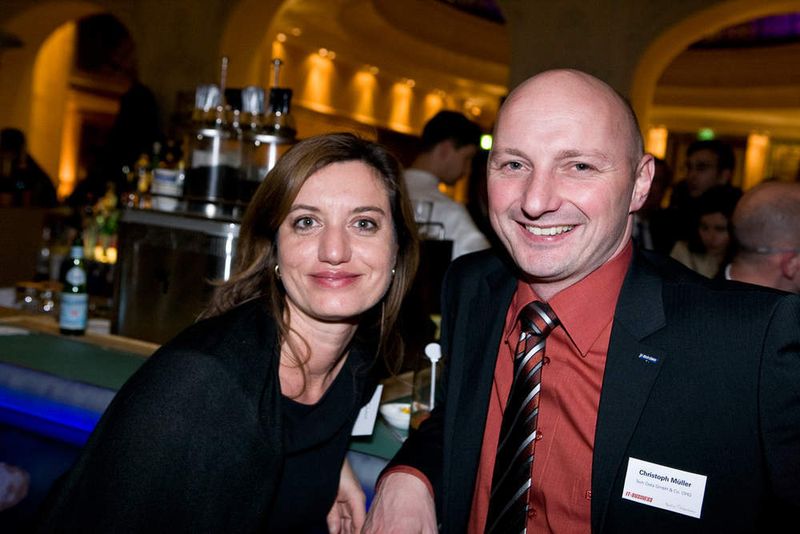 Marion Protschka von Azlan mit Christoph Müller von Tech Data. (Archiv: Vogel Business Media)