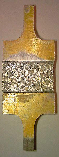 Probekörper nach der Prüfung der Verbundfestigkeit. (Bild: TU Ilmenau)