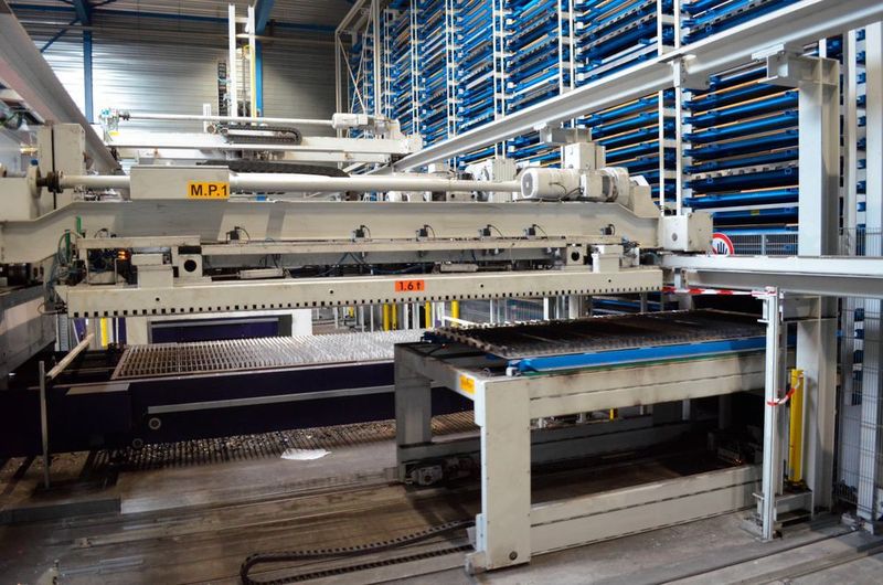 Die benötigten Bleche werden, gesteuert von der Lagerverwaltung Kasto Llogic, automatisch bereitgestellt… (Kasto)