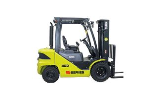 Das DBS-System stabilisiert die Lenkachse derart, dass bei Kurvenfahrten die Kippgefahr reduziert und das Fahrverhalten verbessert wird. (Clark)