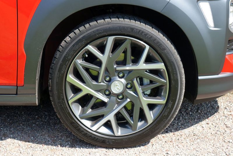 Für den Kona Hybrid hat Hyundai ein neues Felgendesign im Programm. (Wehner/»kfz-betrieb«)