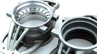 Die Flexibilität des 3D-Drucks lässt sich durch die Präzision der CNC-Bearbeitung verbessern. Das macht die Herstellung noch komplizierterer Objekte möglich. (Proto Labs)