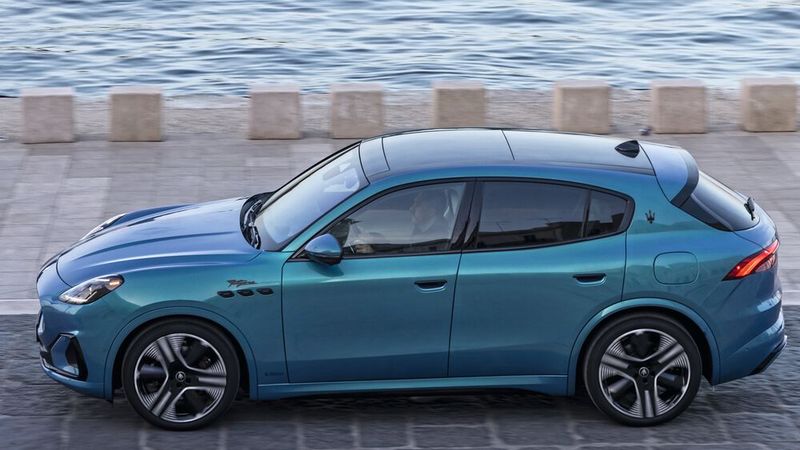 Etwas unverständlich ist, warum sich die Entwickler lediglich für eine maximale Ladeleistung von 150 kW entschieden haben. (Bild: Maserati)