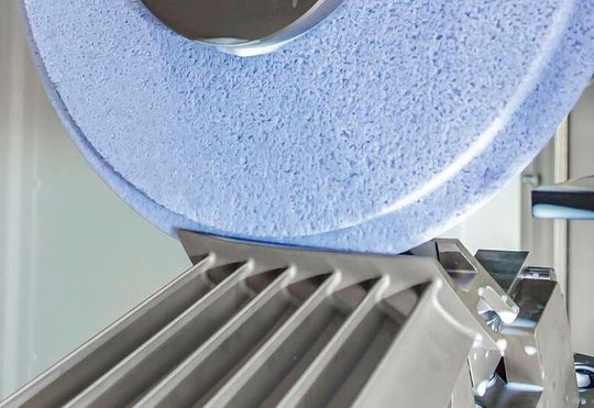 Der VDW meldet als Veranstalter der Schleiftechnikmesse Grindinghub, dass die zweite Ausgabe, die Mitte Mai in Stuttgart stattfindet, auf mehr Aussteller blickt als bei der Premiere. Mit dabei ist sind auch die Schweizer von United Grinding – ein wichtiges Land, was diesen Prozess betrifft ...(Bild:  United Grinding)