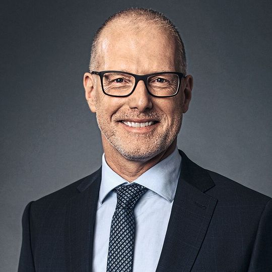 Bernd Brauer, Head of Mobility bei Consors Finanz, sieht in dem zunehmend nahtlosen Kundenerlebnis eine Stärke im Angebot des Finanzdienstleisters, die der Handel bei einer Zusammenarbeit ausspielen kann.(Bild:  Consors Finanz)