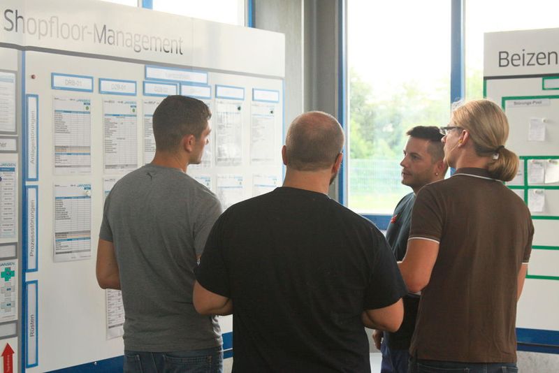 Probleme erkennen, diskutieren und unverzüglich handeln: Auf der ersten Führungsebene werden die Mitarbeiter wertschätzend eingebunden.  (Jansen AG)