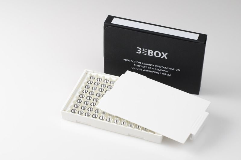 Abb. 5: 3-in-1-Box mit 96 Stück Concavus-Tiegeln (Bild: Netzsch-Gerätebau)