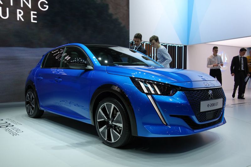 Es gibt ihn nicht nur als Verbrenner, sondern auch mit Elektroantrieb und 340 Kilometern Reichweite. (Wehner/»kfz-betrieb«)