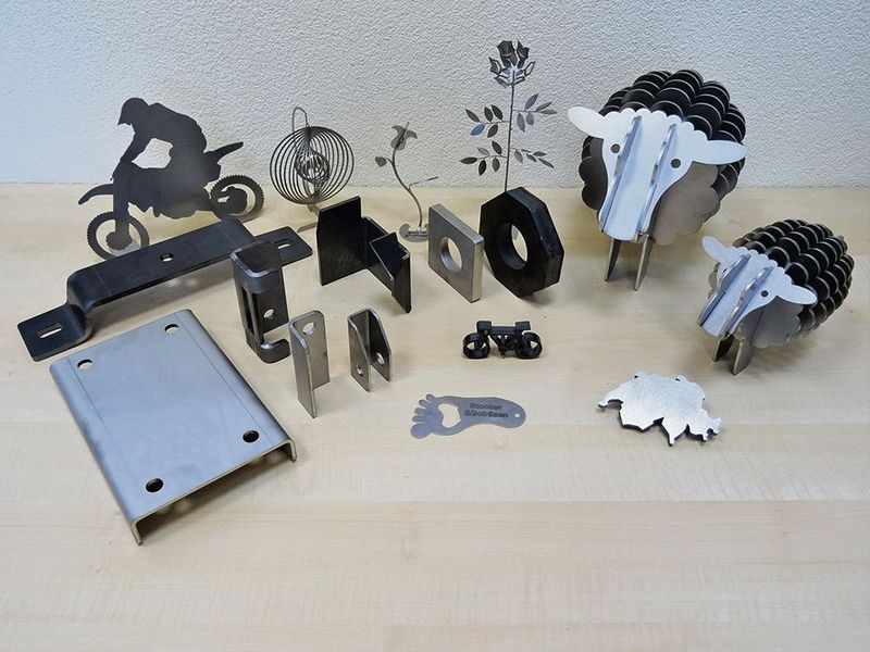 Auswahl von verschiedenen Laser- und Abkantteilen. (Bild: Stocker)