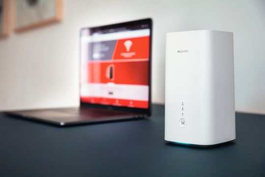 Der GigaCube ist mit einer spezielllen SIM-Karte ausgestattet und lässt sich überall im LTE- oder 5G-Netz von Vodafone nutzen.(Bild:  Vodafone)