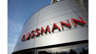 Rossmann-Zentrale in Burgwedel bei Hannover. Der Erfinder des Drogeriemarktes in Deutschland denkt seine Tourenplanung mit „NUNAV“ neu. (Bild: Rossmann)