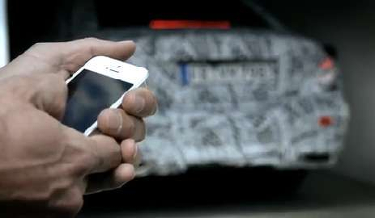 Mercedes-Benz E-Klasse Remote Parking Pilot (Brightcove_4343841220001)