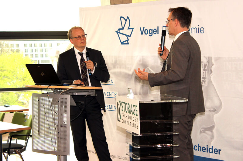 Weitere Premiere bei der »STORAGE Technology Conference«: der Experten-Talk. Bernhard Dreibus (l.) interviewt Robert Gorbahn (r.). (Vogel IT-Akademie)