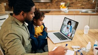 Immer mehr Menschen in Hamburg ziehen Online-Sprechstunden einer persönlichen Untersuchung bei ihrem ihrem Arzt vor  (© Drazen - stock.adobe.com)