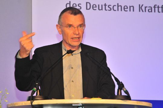 Prof. Klaus Hurrelmann von der Hertie School of Governance erläuterte den Teilnehmern, wie die Jugendlichen heute ticken. (Archiv: Vogel Business Media)