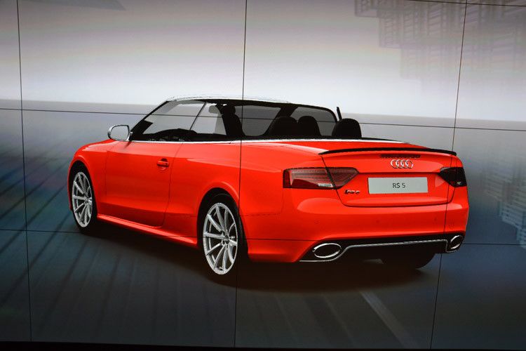 Die Powerwalls stellen die Fahrzeuge detailgetreu dar. (Foto: Michel)