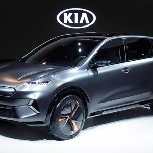 (Kia)