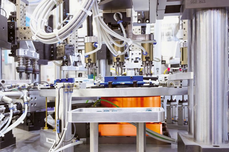 Erstmals hat Brehm Präzisionstechnik in dieser Montagezelle den direkt angetriebenen Fibrodyn DM eingesetzt. Die Erfahrungen sind so überzeugend, dass der Rundtisch zum neuen Standard wird. (Fibro)