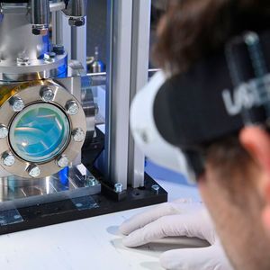 Im Projekt Moonrise erforschen Wissenschaftler, wie wir zukünftig mit dem Laser per 3D-Druck Straßen oder Gebäude aus Mondstaub anfertigen können.(Bild:  LZH)