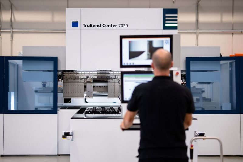 Leicht bedienbar! Mit der Trubend Center 7020 von Trumpf können Anwender ihr Biegeprogramm mit wenigen Klicks am Computer erstellen, verspricht der Hersteller. (Trumpf)