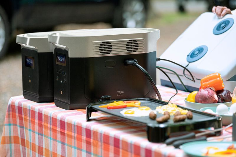 Ob beim Camping in der Wildnis, bei Events, bei Filmproduktionen, beim Arbeiten von unterwegs oder zuhause in den eigenen vier Wänden: mit den Powerstations von EcoFlow ist immer eine Steckdose griffbereit.  (Solectric)