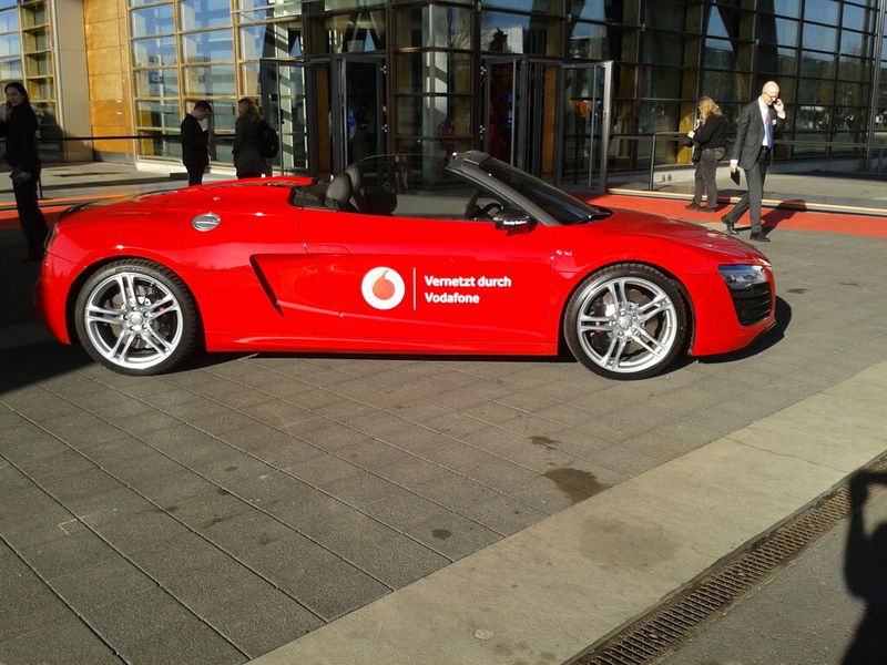 Smarte Automobile – ein heißes Thema auf der CeBIT und am Vodafone-Stand. (IT-BUSINESS)