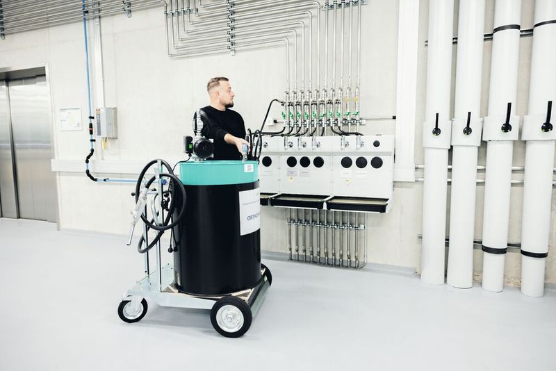 Grâce à une alimentation en fluides modernisée par Motorex, Monnin SA a entre autres amélioré la sécurité d'approvisionnement, et réduit les risques et interruptions de production. (Source : Motorex)