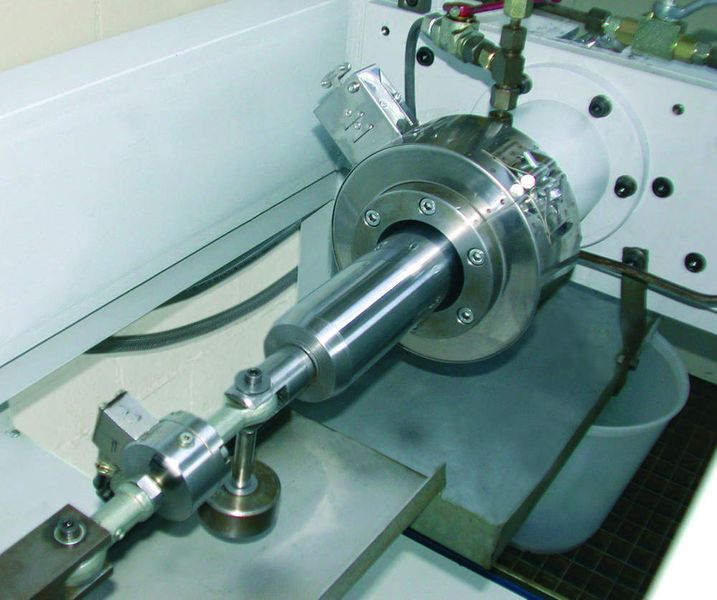 2 Prüfen und testen:  Reibkraftprüfstand für Hydraulik-Stangendichtungen. (Archiv: Vogel Business Media)