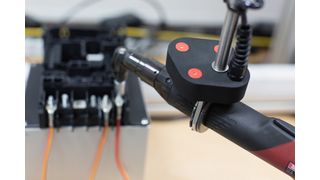 Sender am Werkzeug. (Bild: Sarissa)