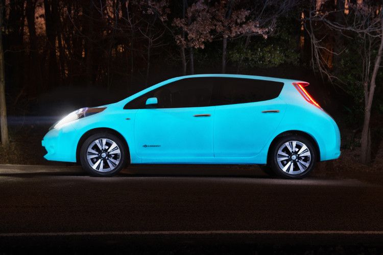 Der Lack soll bis zu zehn Stunden nachleuchten. (Foto: Nissan)