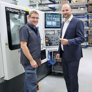 Axel Vouillamoz, responsable de production chez Gotec SA et Louis Kohler, conseiller technique et commercial machines-outils chez Walter Meier.(Source :  MSM)